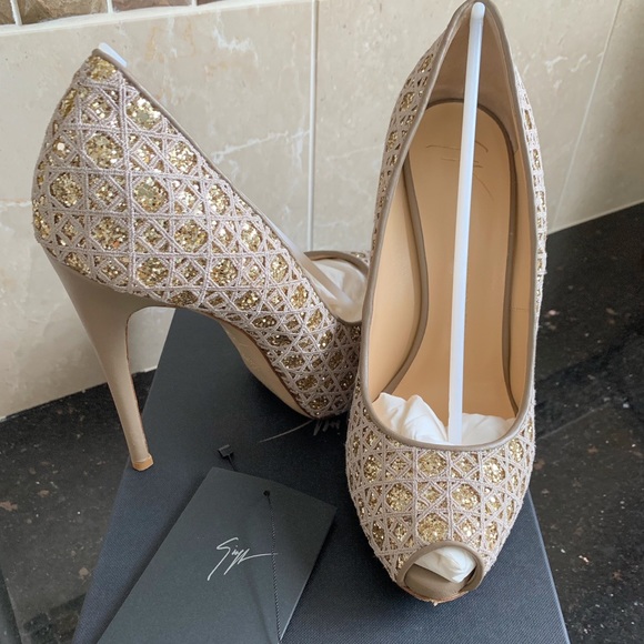 Giuseppe Zanotti Shoes - Authentic Giuseppe Zanotti embroidered pump
